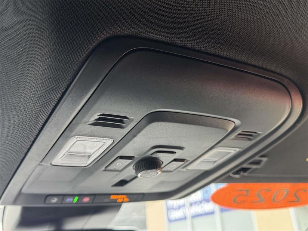 2025 Chevrolet Suburban 4WD Premier