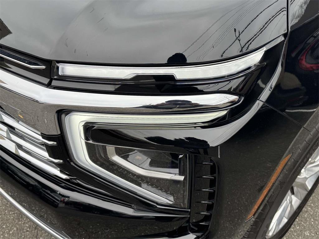 2025 Chevrolet Suburban 4WD Premier