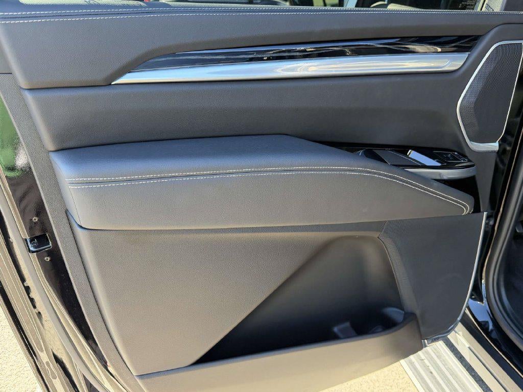 2025 Cadillac Escalade ESV Sport