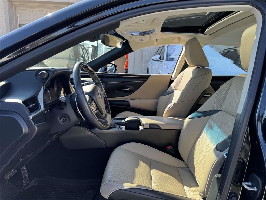 2021 Lexus ES 300h 300h