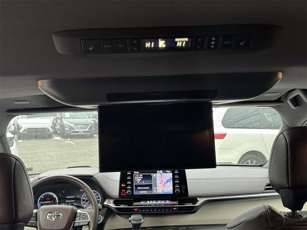 2023 Toyota Sienna Platinum