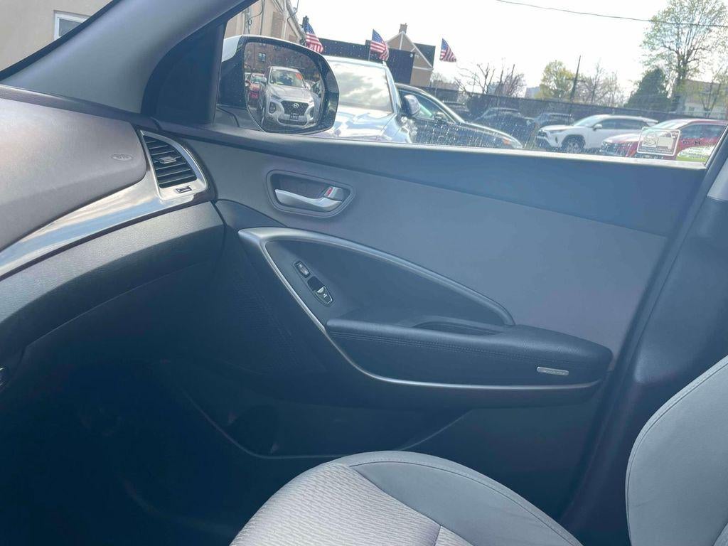 2017 Hyundai Santa Fe SE