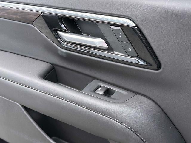 2025 Chevrolet Suburban 4WD LT