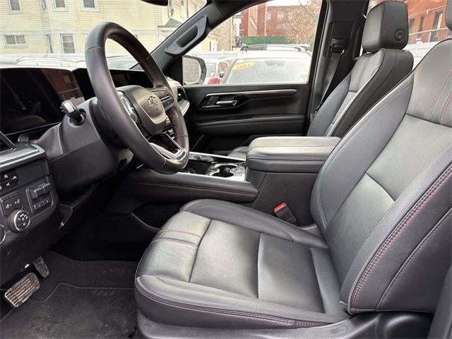 2025 Chevrolet Suburban 4WD RST