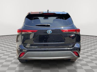 2022 Toyota Highlander Hybrid XLE