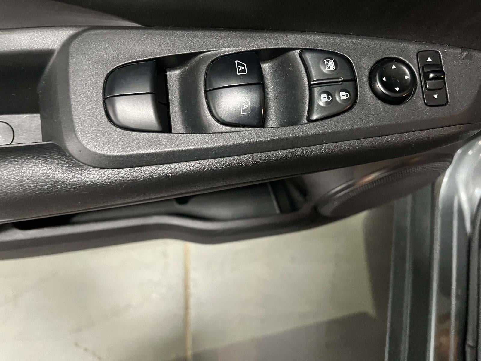 2024 Nissan Kicks SR Xtronic CVT