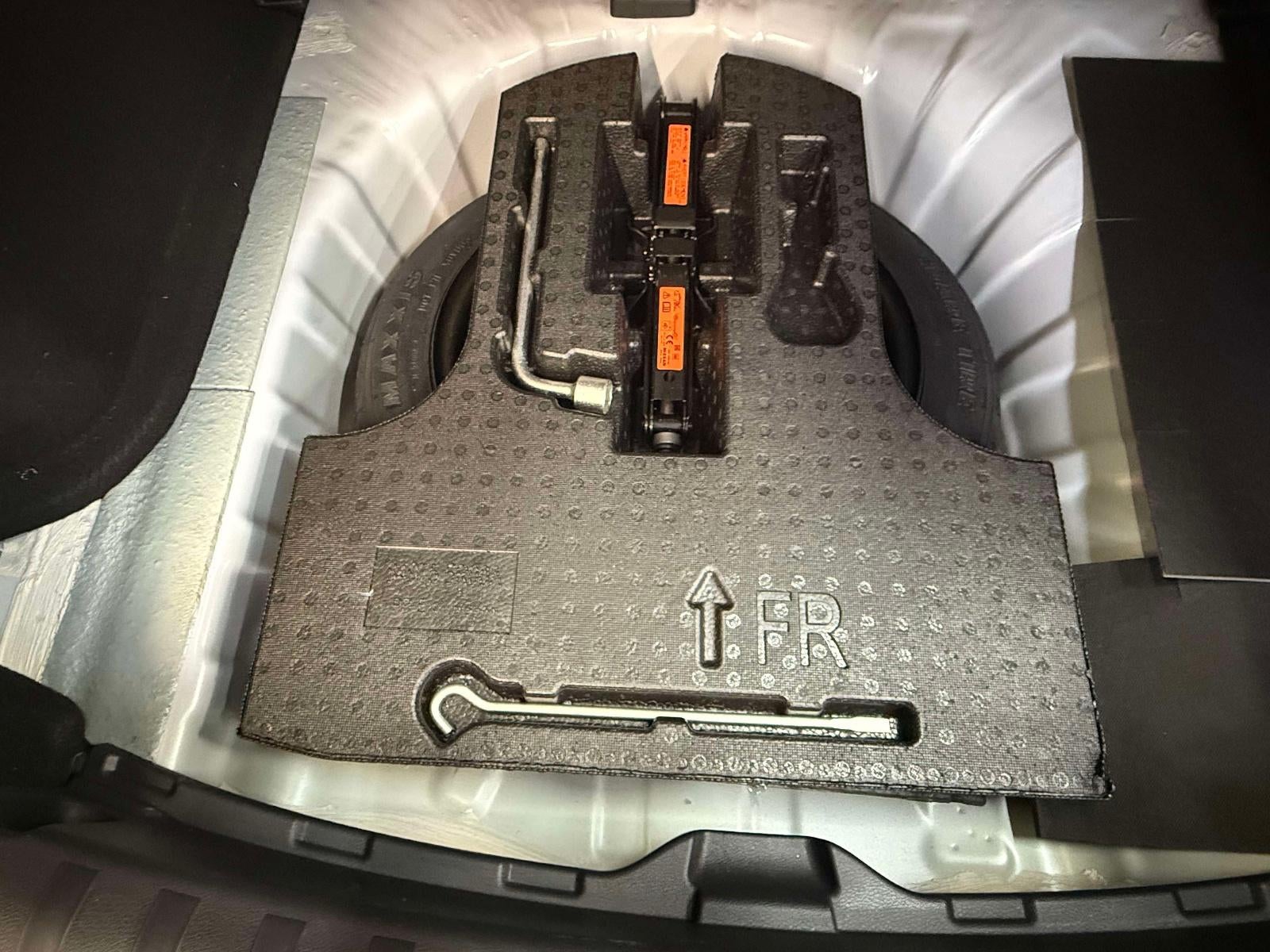 2024 Nissan Kicks SR Xtronic CVT