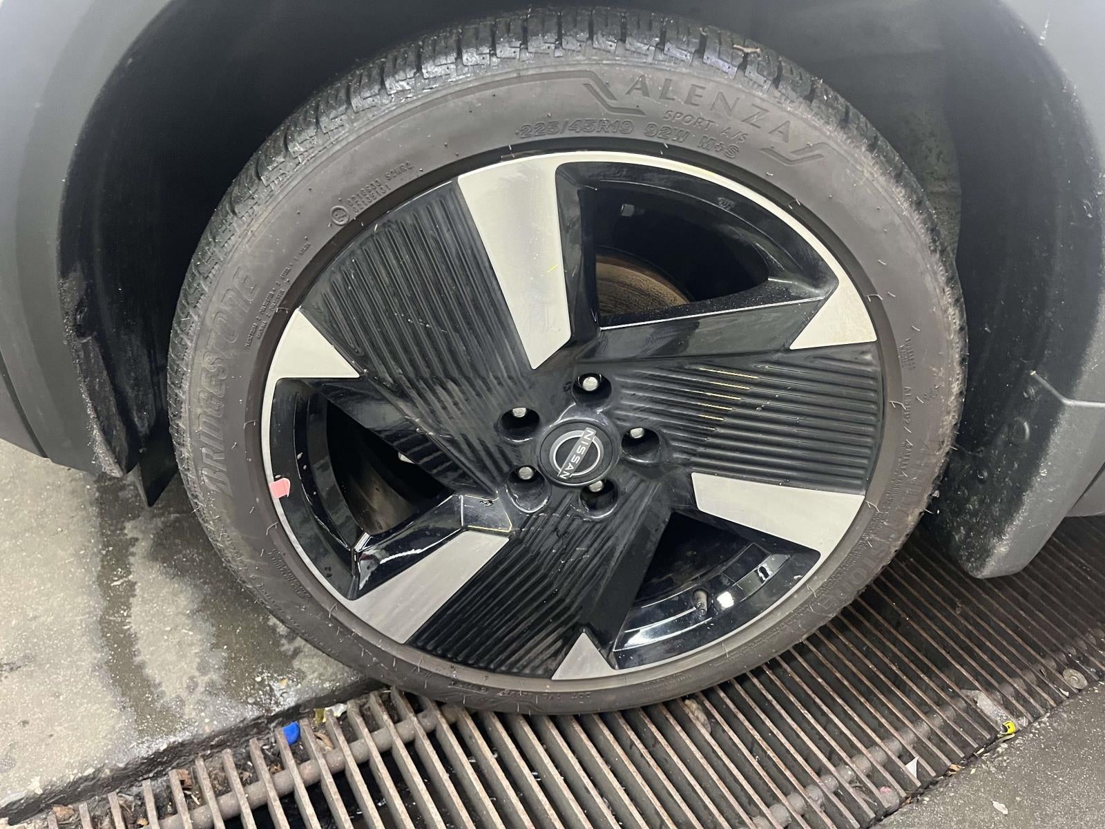 2025 Nissan Kicks SR Intelligent AWD