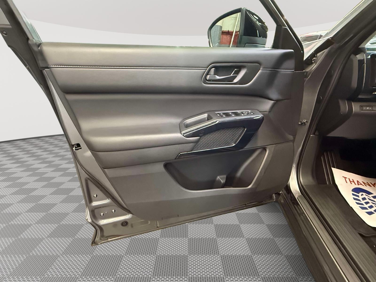 2024 Nissan Pathfinder S 4WD