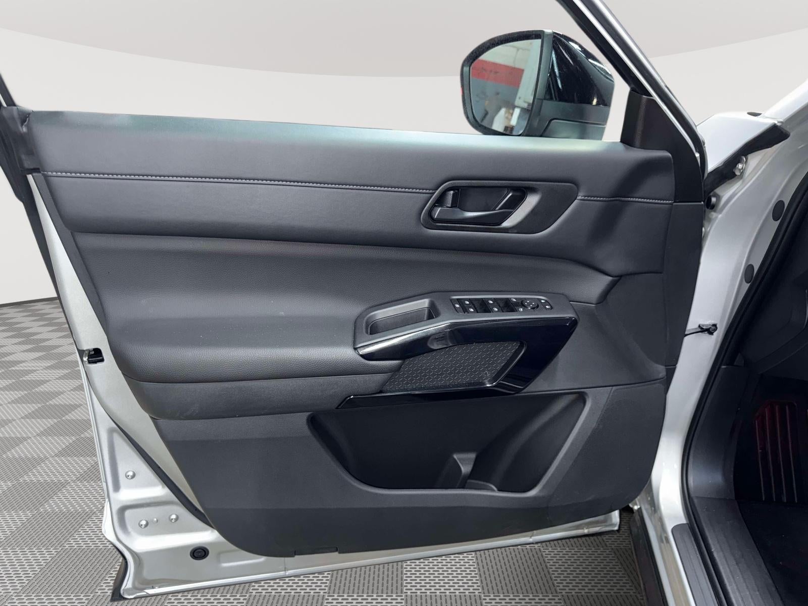 2025 Nissan Pathfinder S 4WD