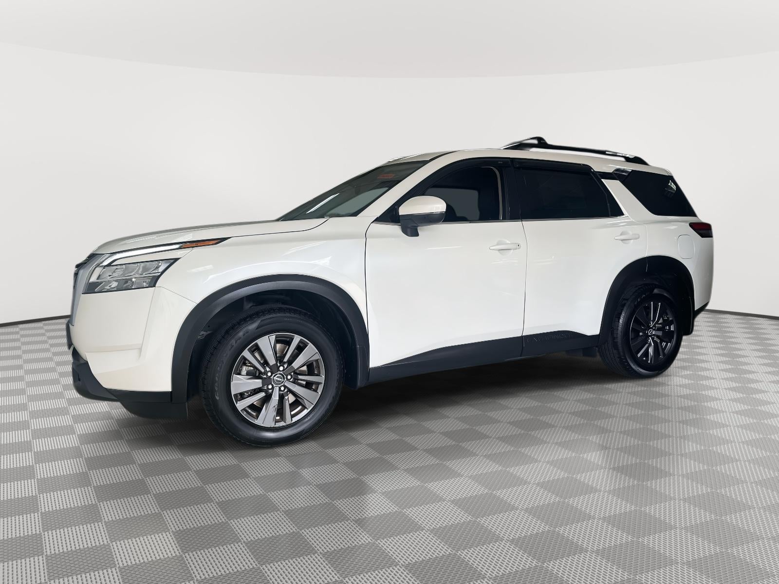 2022 Nissan Pathfinder SV