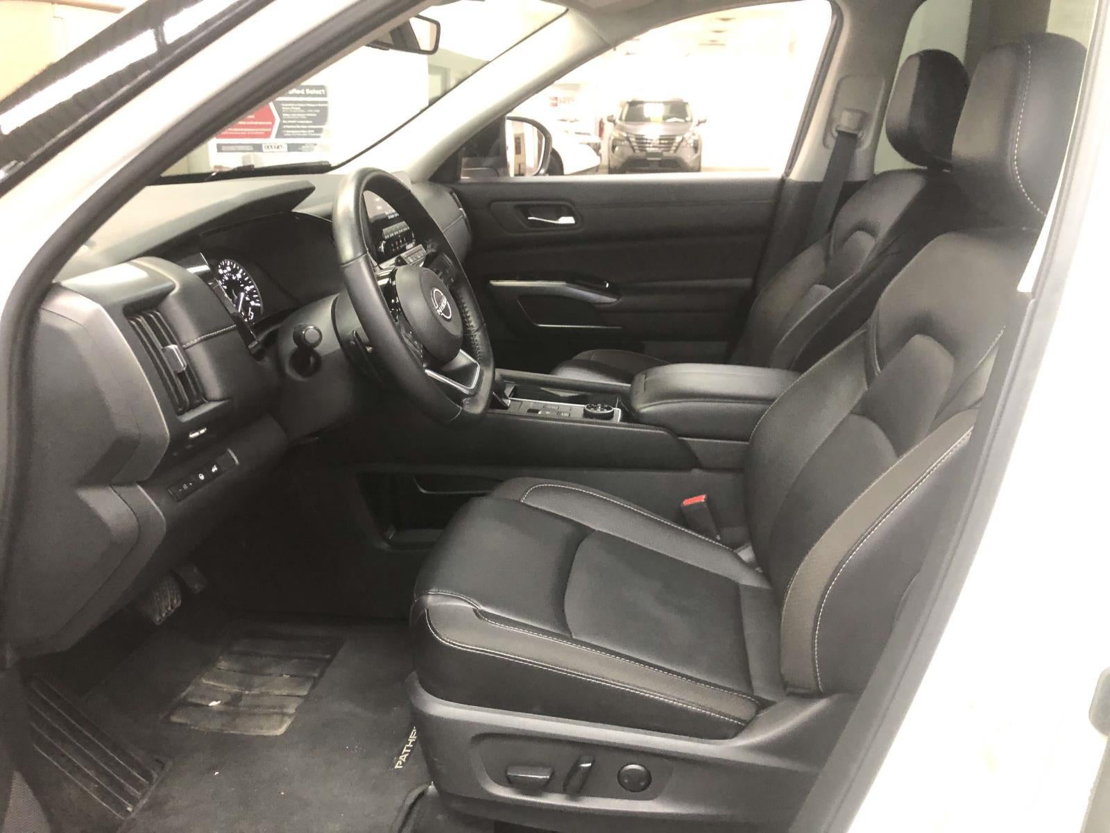 2023 Nissan Pathfinder SL 4WD