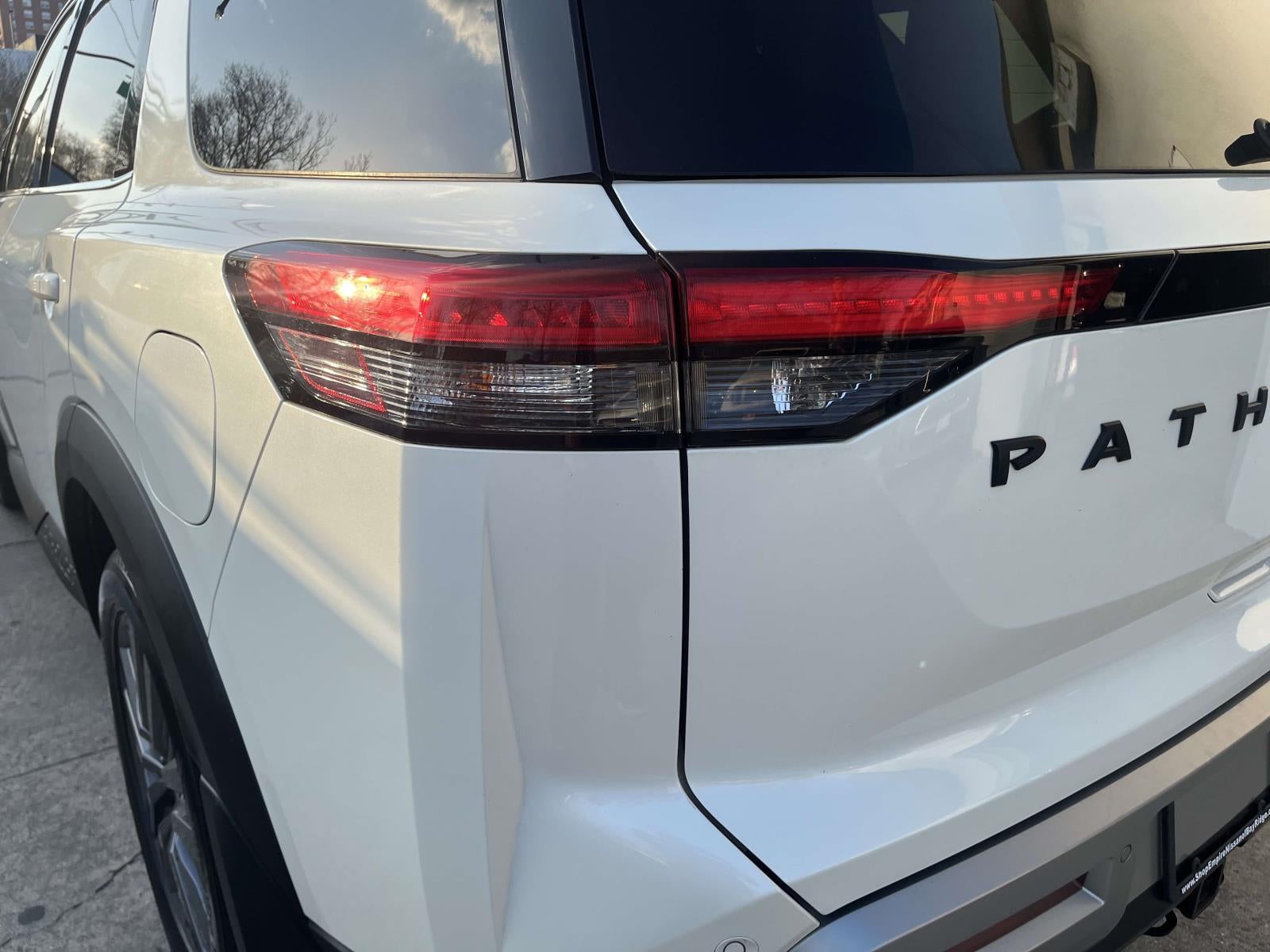 2024 Nissan Pathfinder SL 4WD