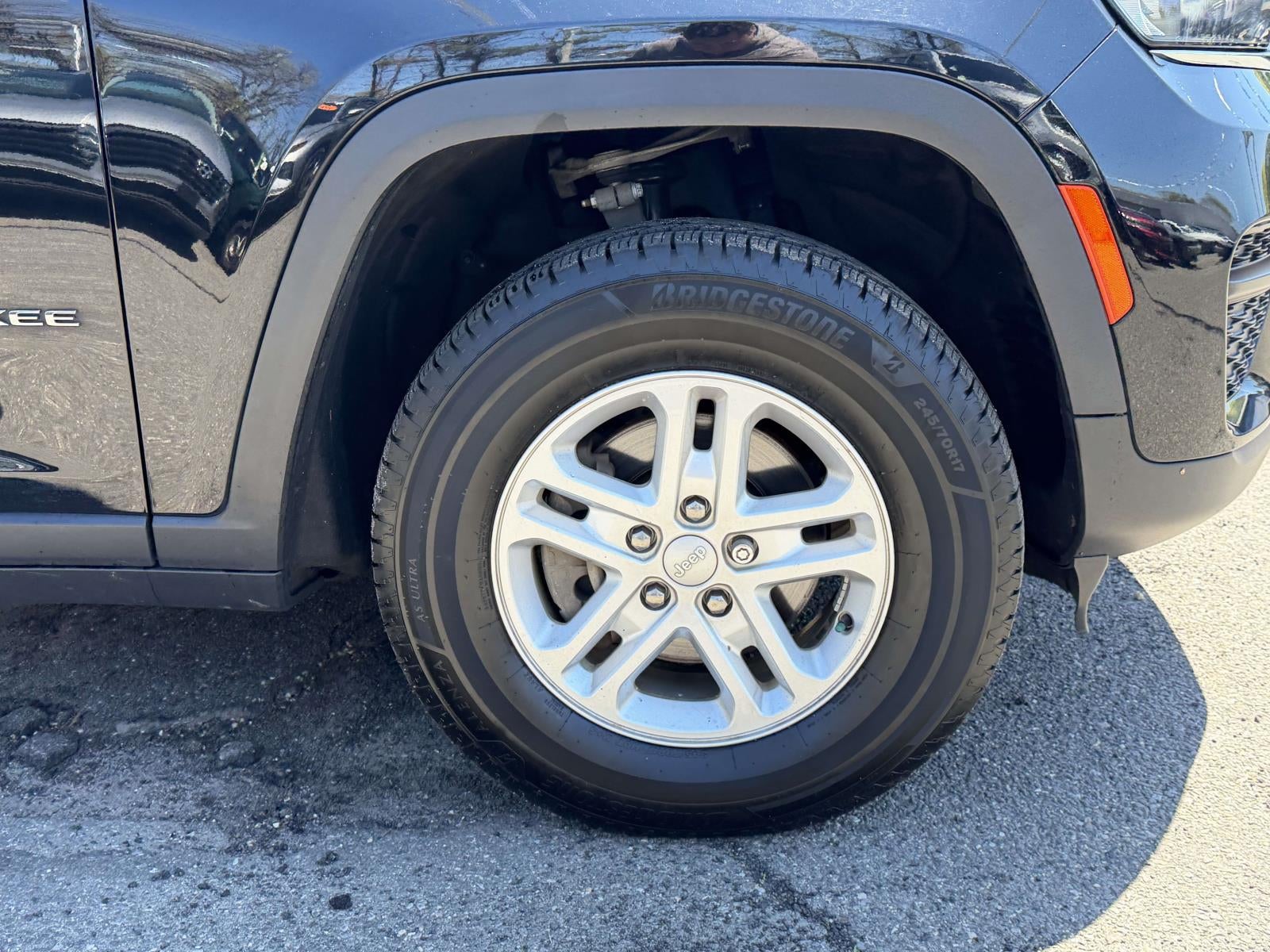 2023 Jeep Grand Cherokee Laredo 4x4