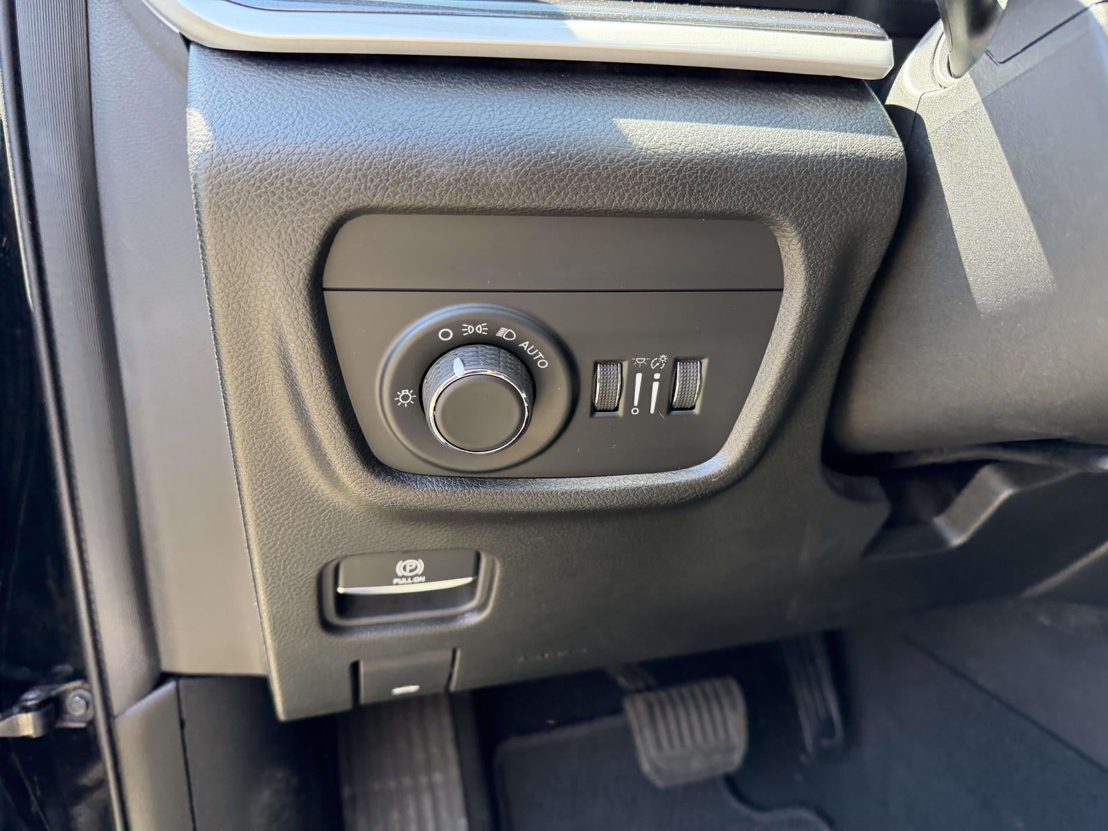 2023 Jeep Grand Cherokee Laredo 4x4