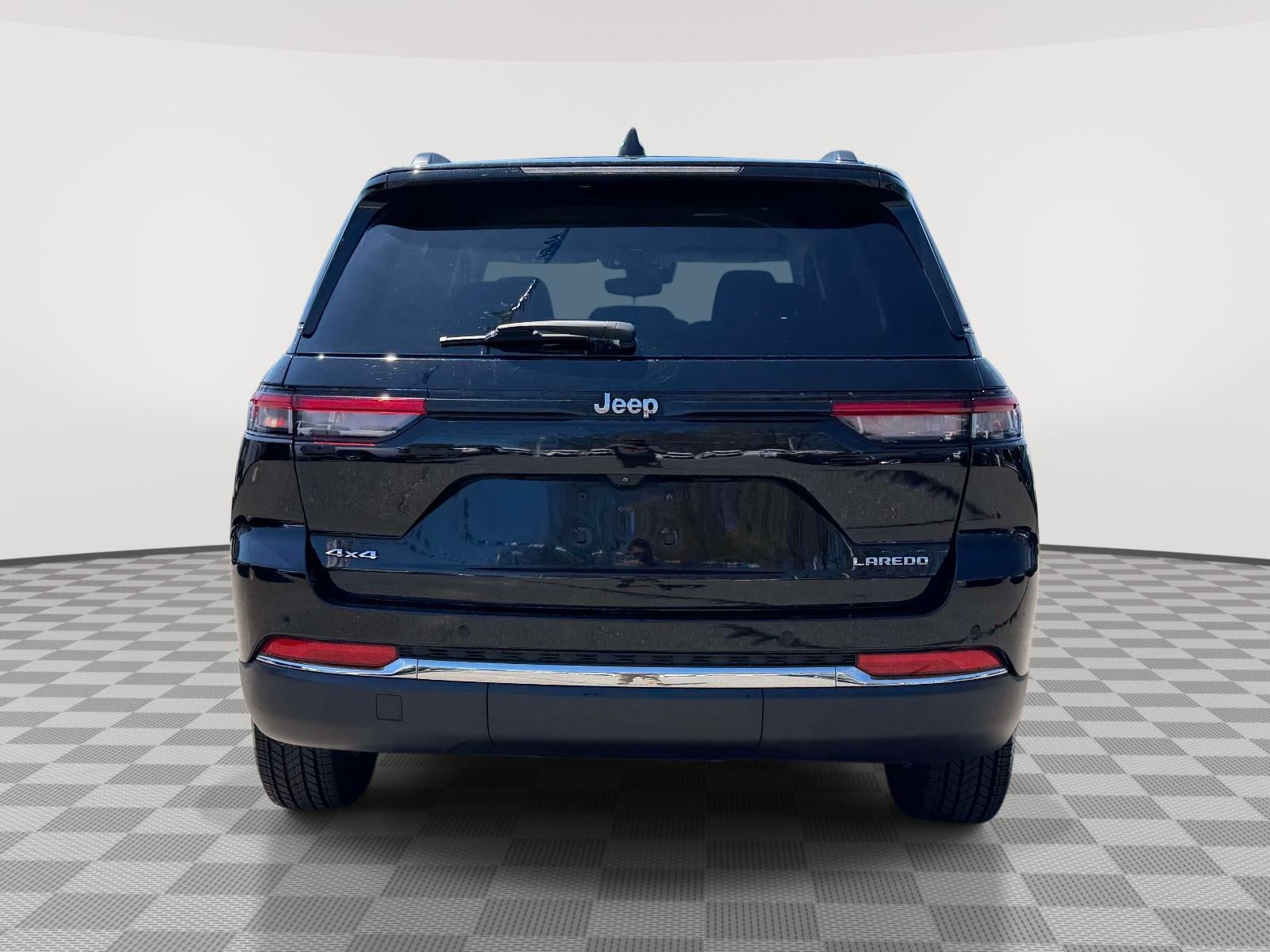 2023 Jeep Grand Cherokee Laredo 4x4