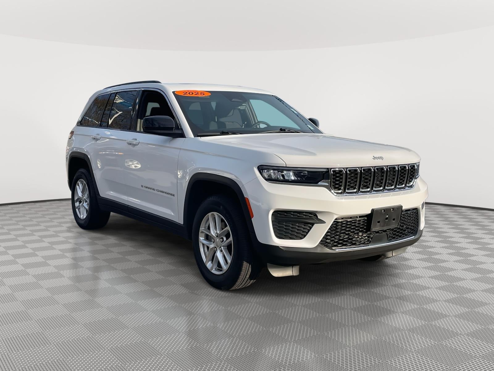 2025 Jeep Grand Cherokee Laredo X 4x4
