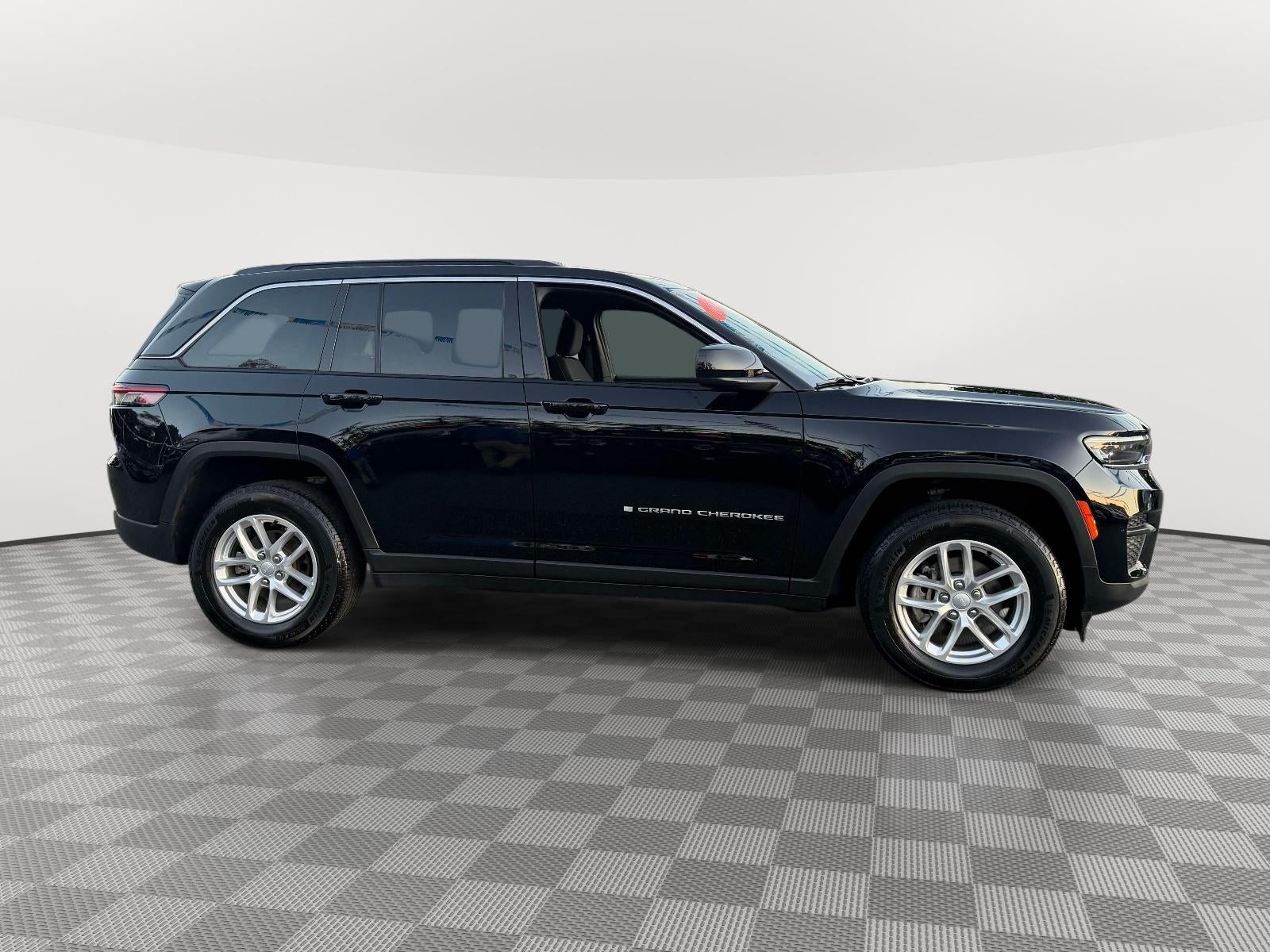 2025 Jeep Grand Cherokee Laredo X 4x4