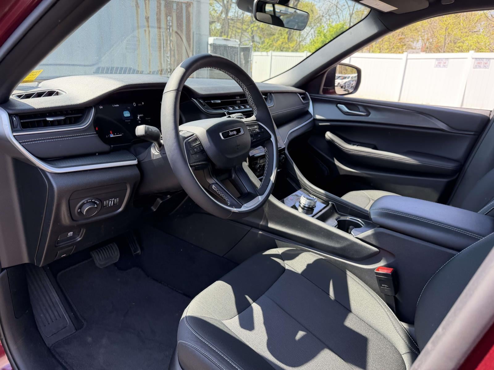 2025 Jeep Grand Cherokee Laredo X 4x4
