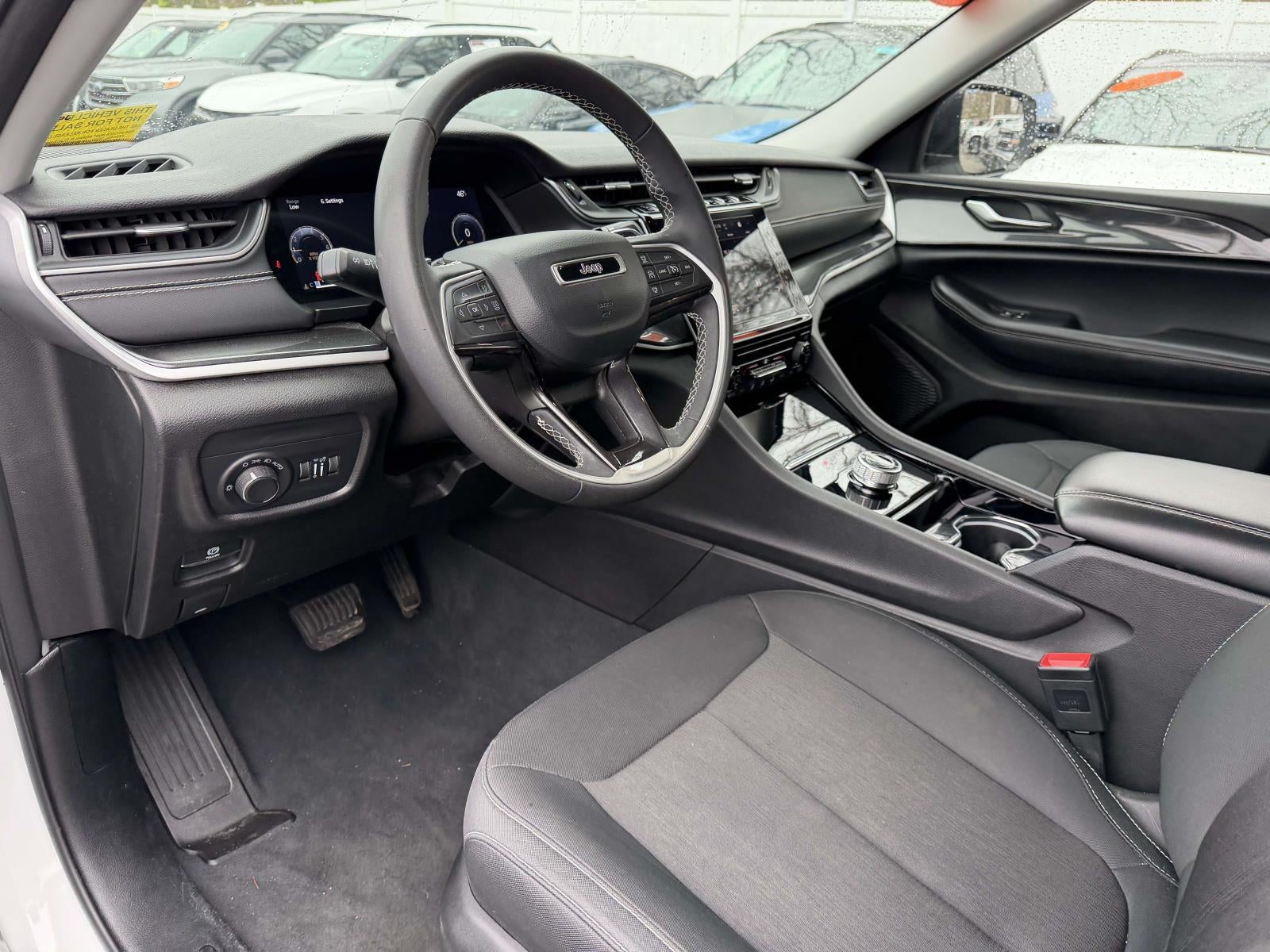 2023 Jeep Grand Cherokee Laredo 4x4