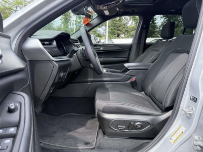 2025 Jeep Grand Cherokee Laredo X 4x4