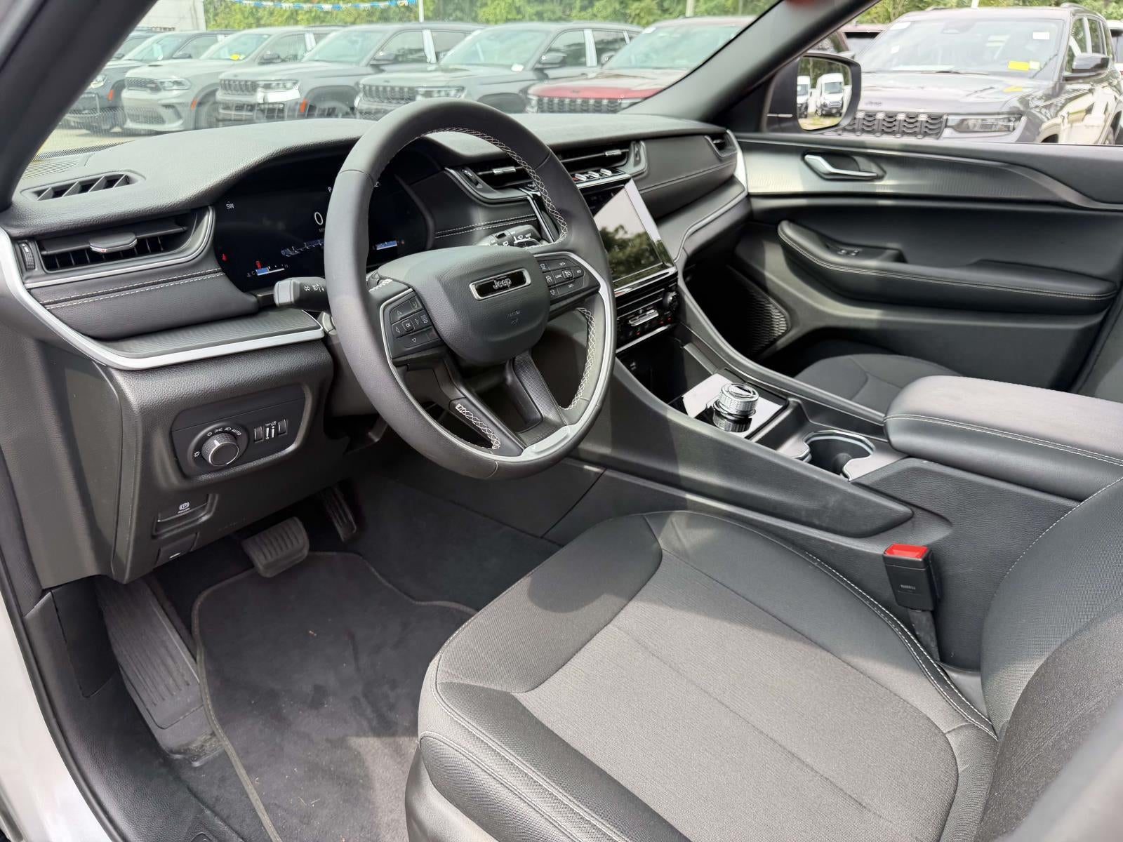 2025 Jeep Grand Cherokee Laredo X 4x4