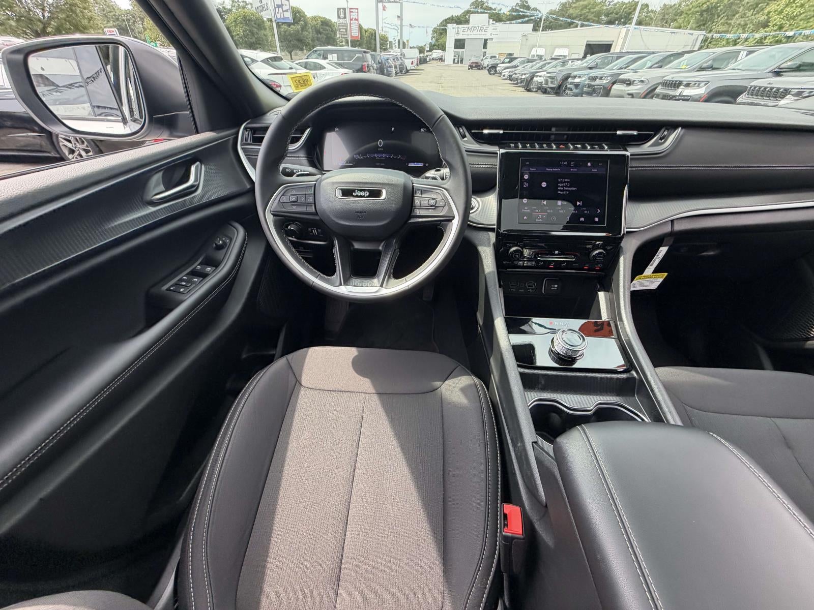 2025 Jeep Grand Cherokee Laredo X 4x4