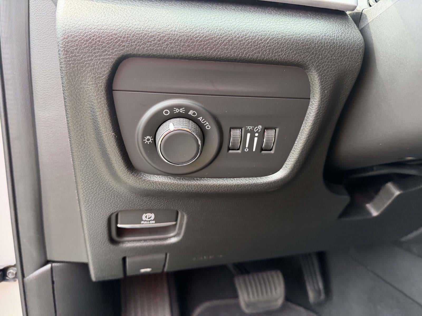 2025 Jeep Grand Cherokee Laredo X 4x4