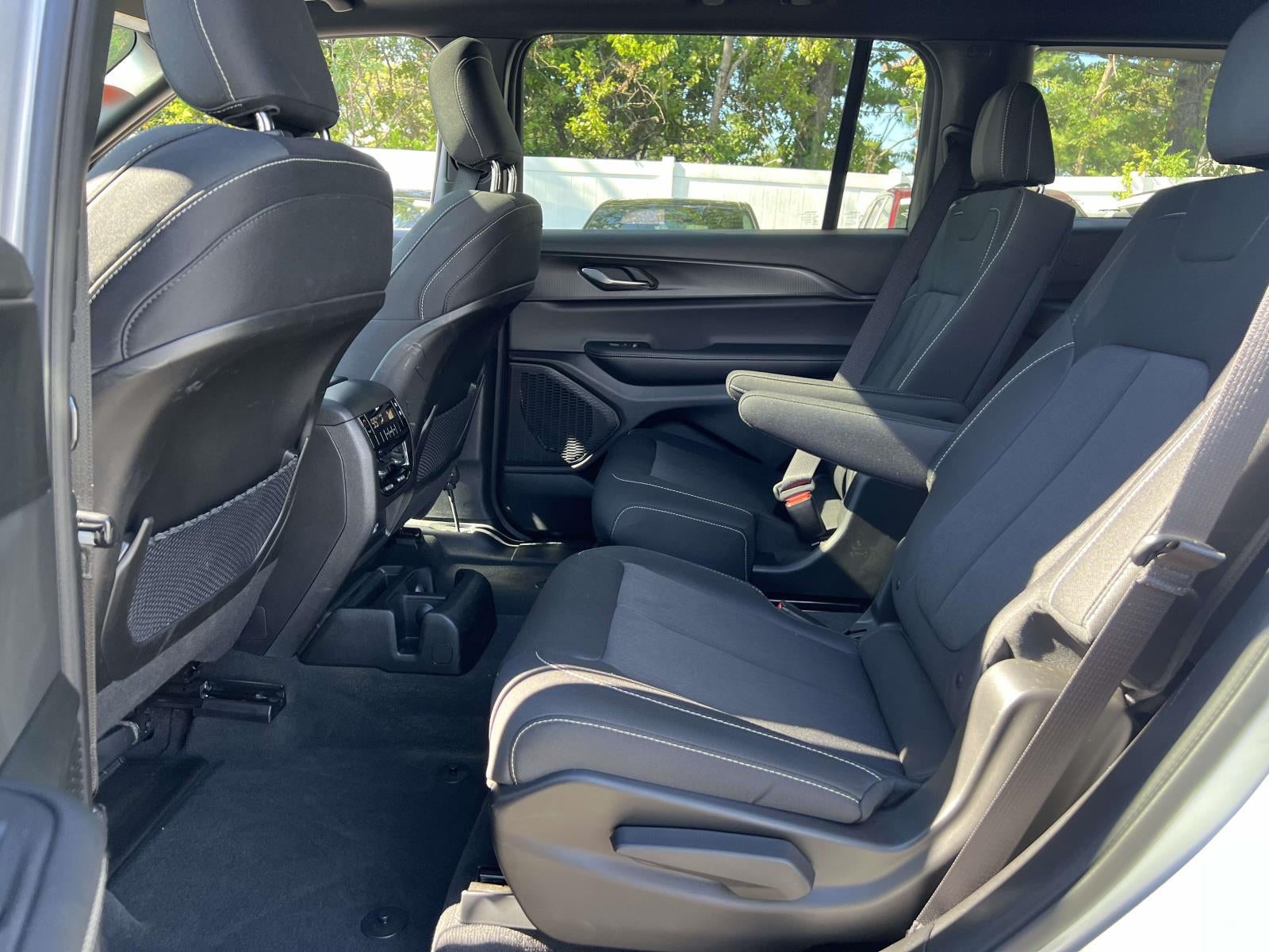 2025 Jeep Grand Cherokee L Laredo X 4x4