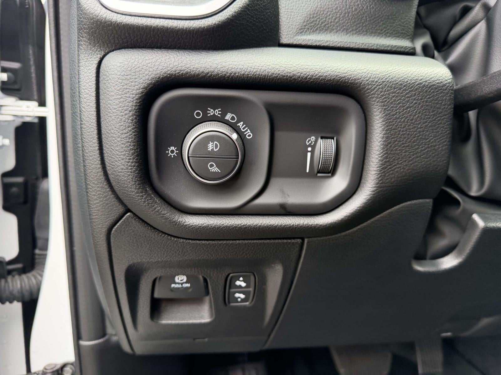 2025 RAM 1500 Big Horn Crew Cab 4x4 5'7' Box