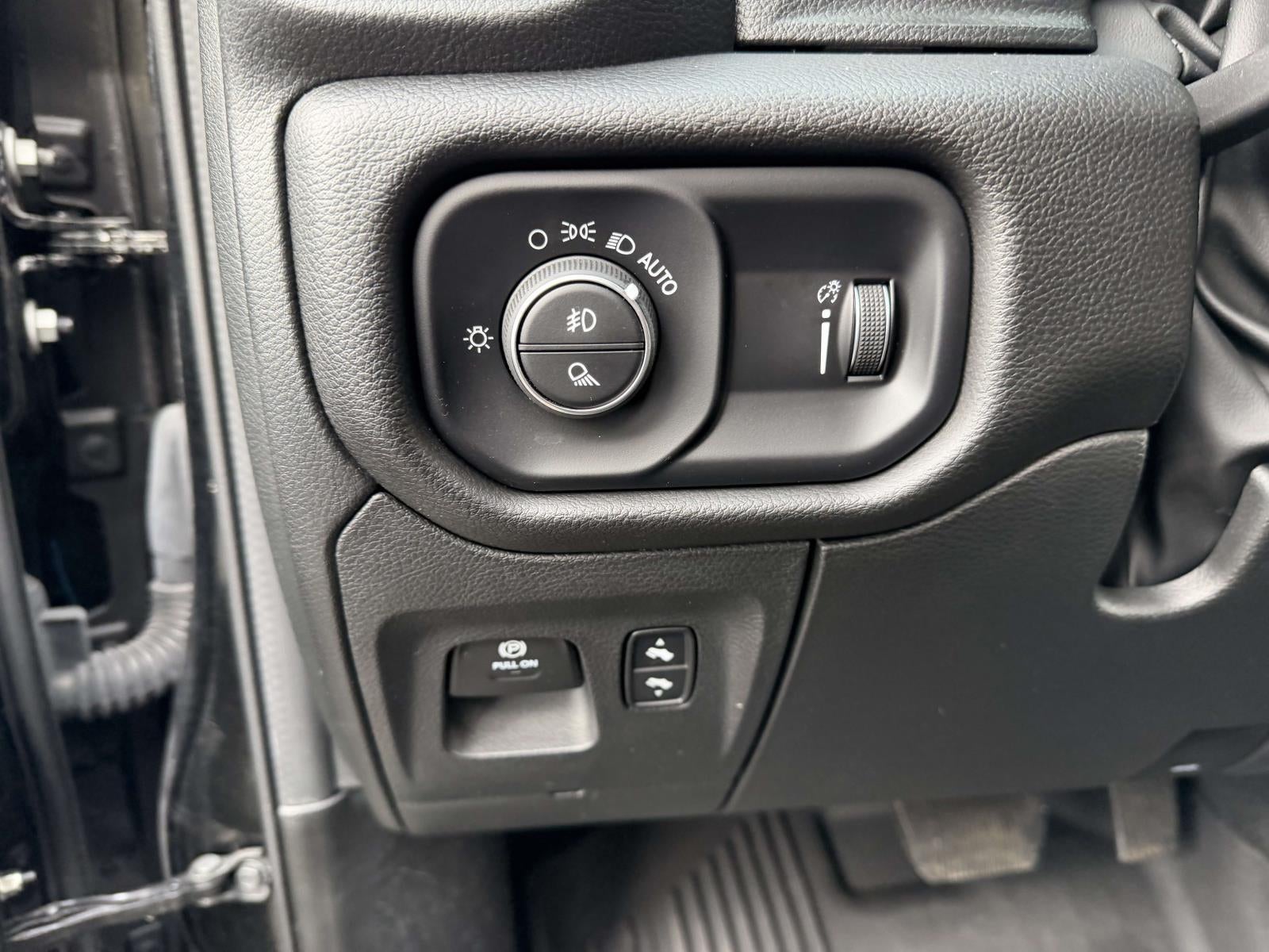 2024 RAM 1500 Big Horn Crew Cab 4x4 5'7' Box