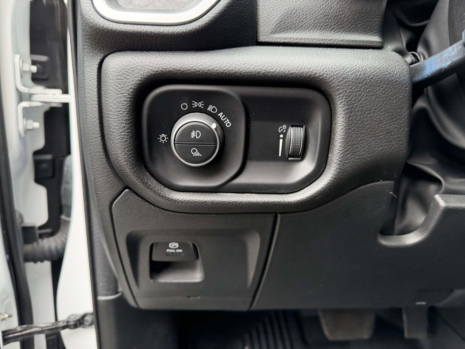 2022 RAM 1500 Big Horn Crew Cab 4x4 5'7' Box