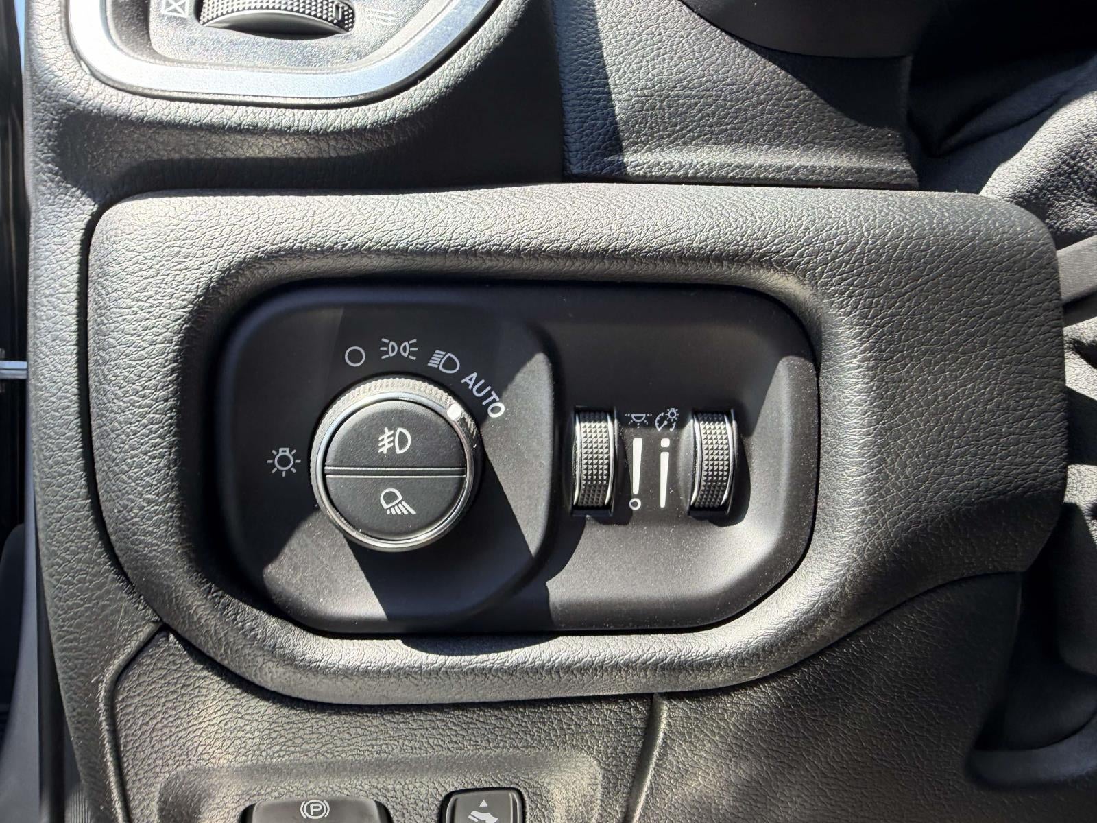 2022 RAM 1500 Laramie Crew Cab 4x4 5'7' Box