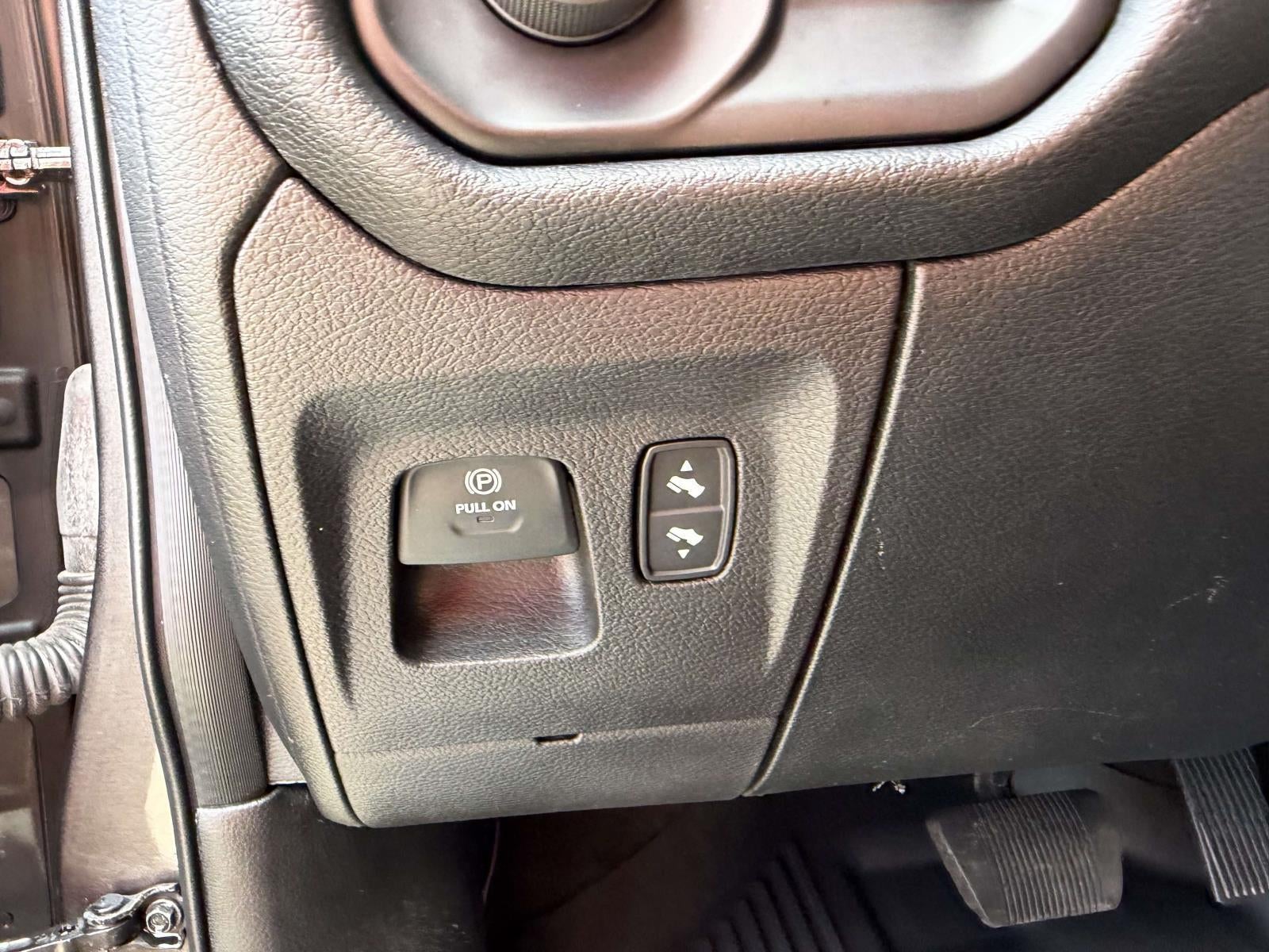 2021 RAM 1500 Laramie Crew Cab 4x4 5'7' Box