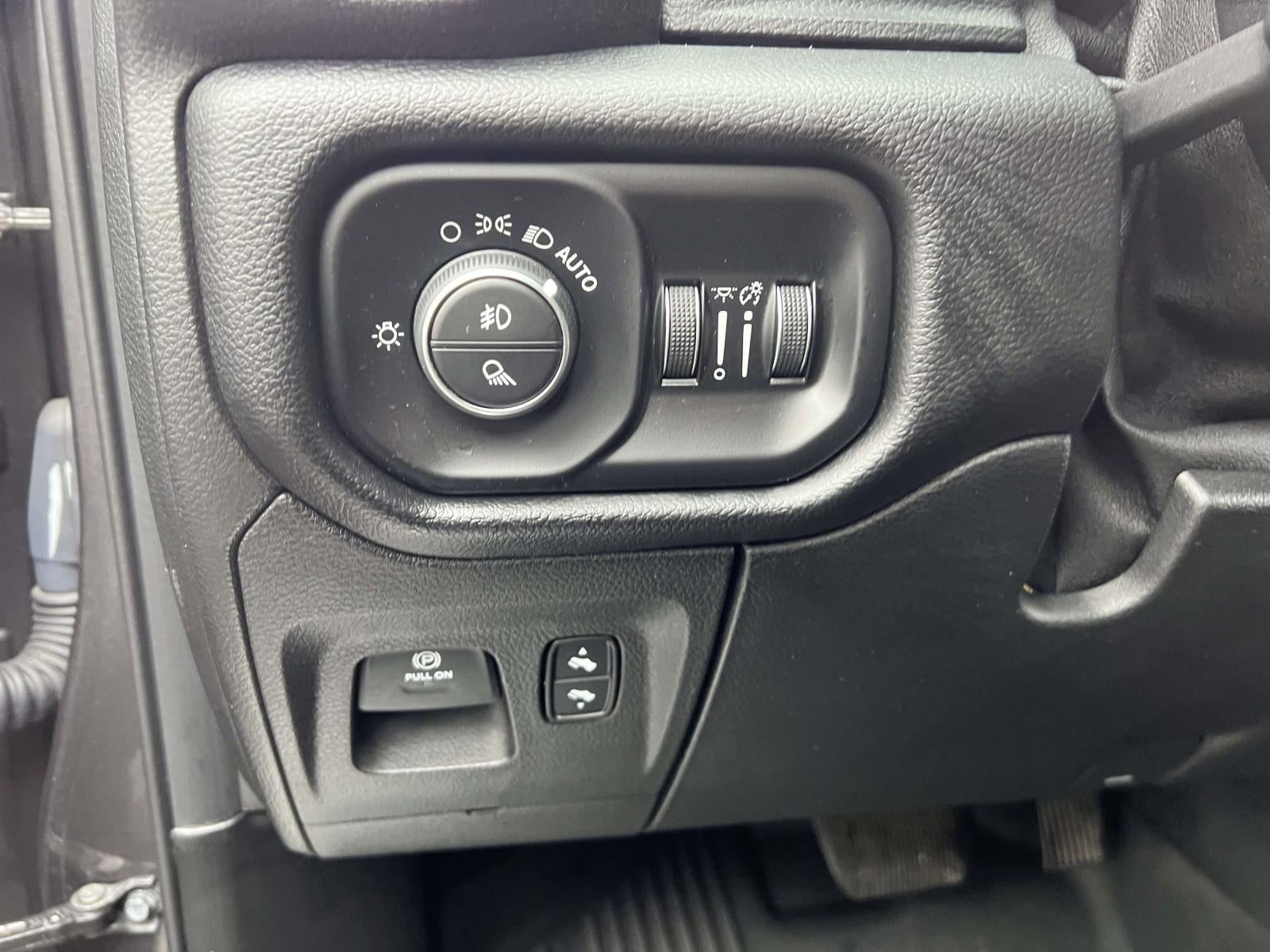 2019 RAM 1500 Laramie Crew Cab 4x4 5'7' Box