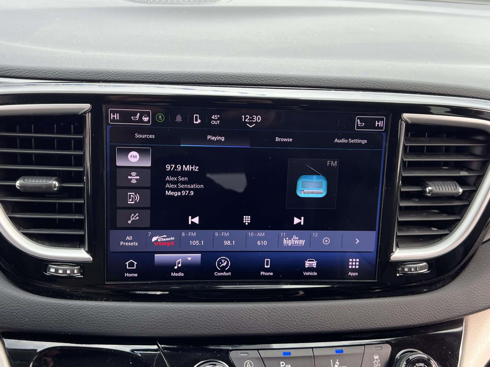 2023 Chrysler Pacifica Touring L