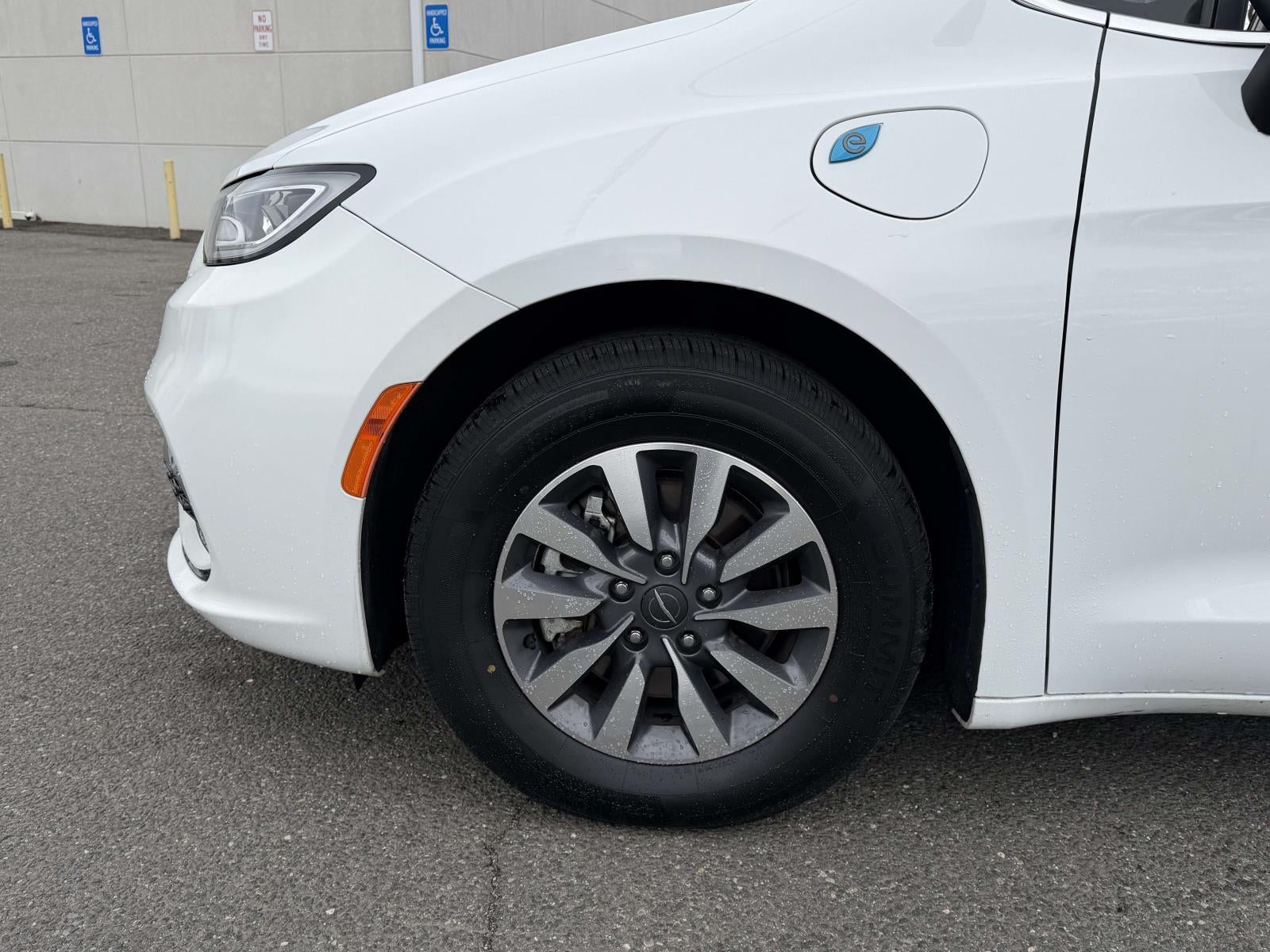 2023 Chrysler Pacifica Hybrid Touring L