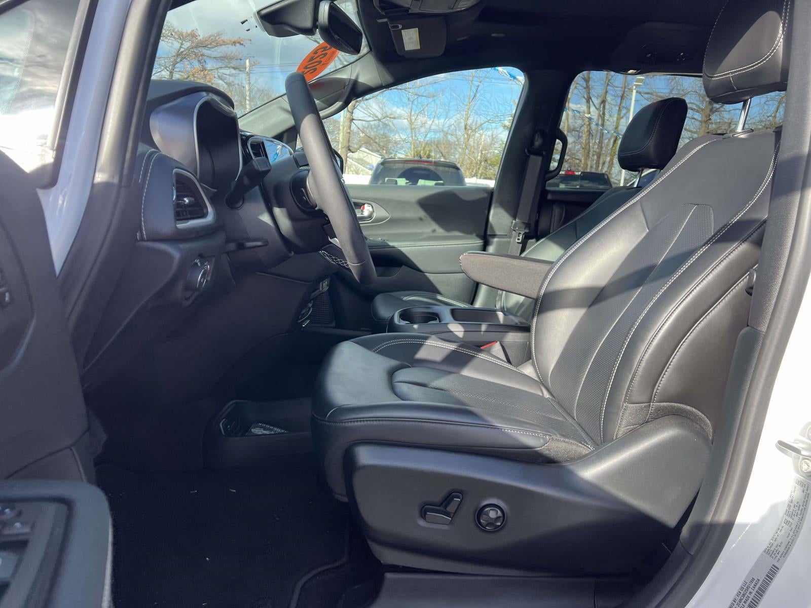 2025 Chrysler Pacifica PACIFICA SELECT AWD