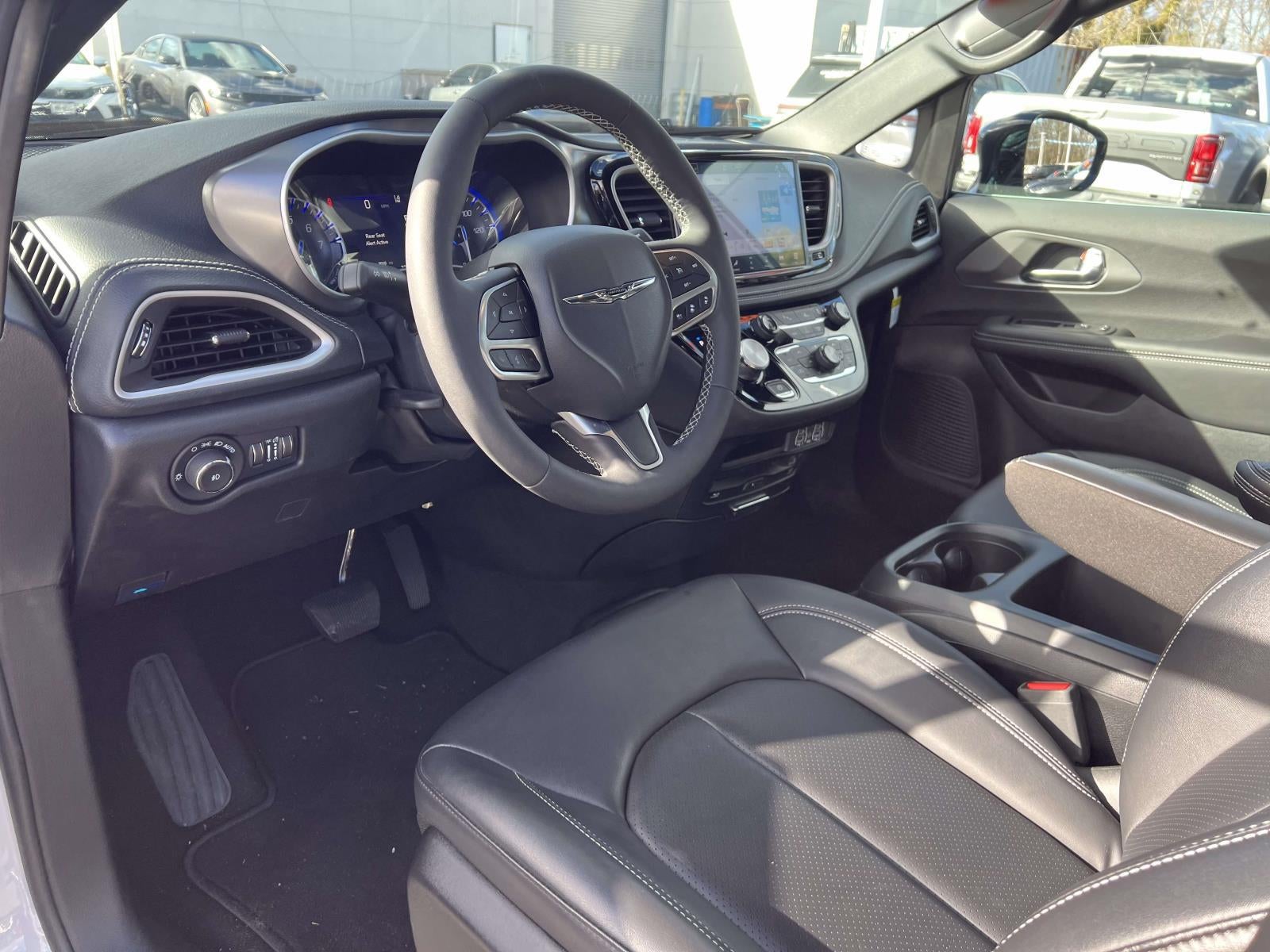 2025 Chrysler Pacifica PACIFICA SELECT AWD