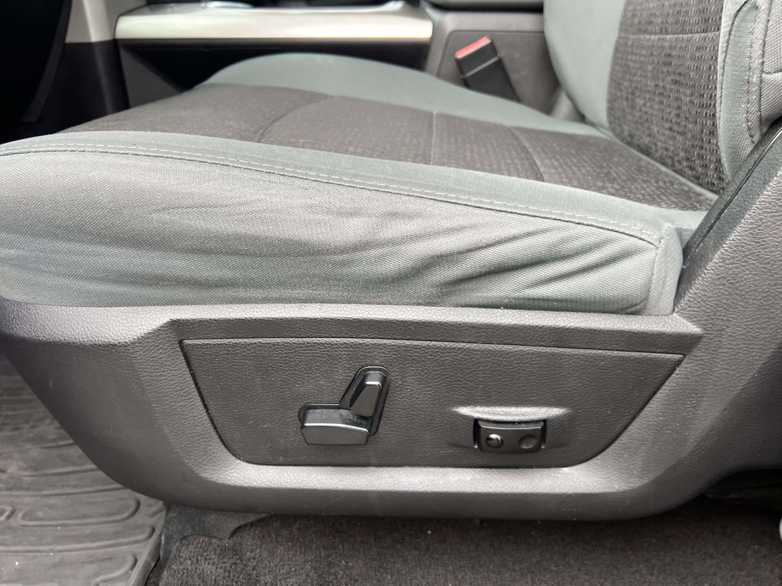 2017 RAM 1500 Big Horn Crew Cab 4x4 5'7' Box