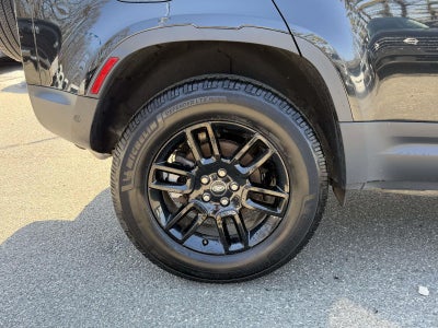 2025 Land Rover Defender 110 P300