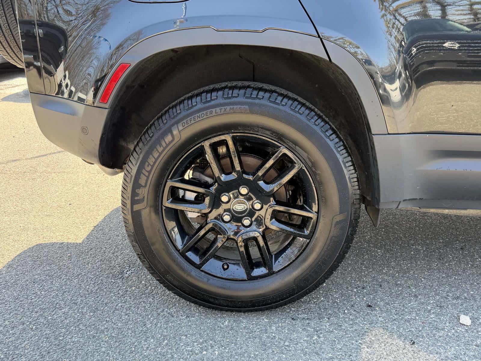 2025 Land Rover Defender 110 P300