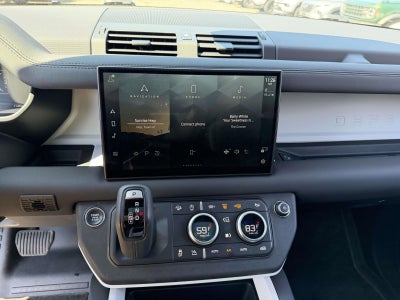 2025 Land Rover Defender 110 P300