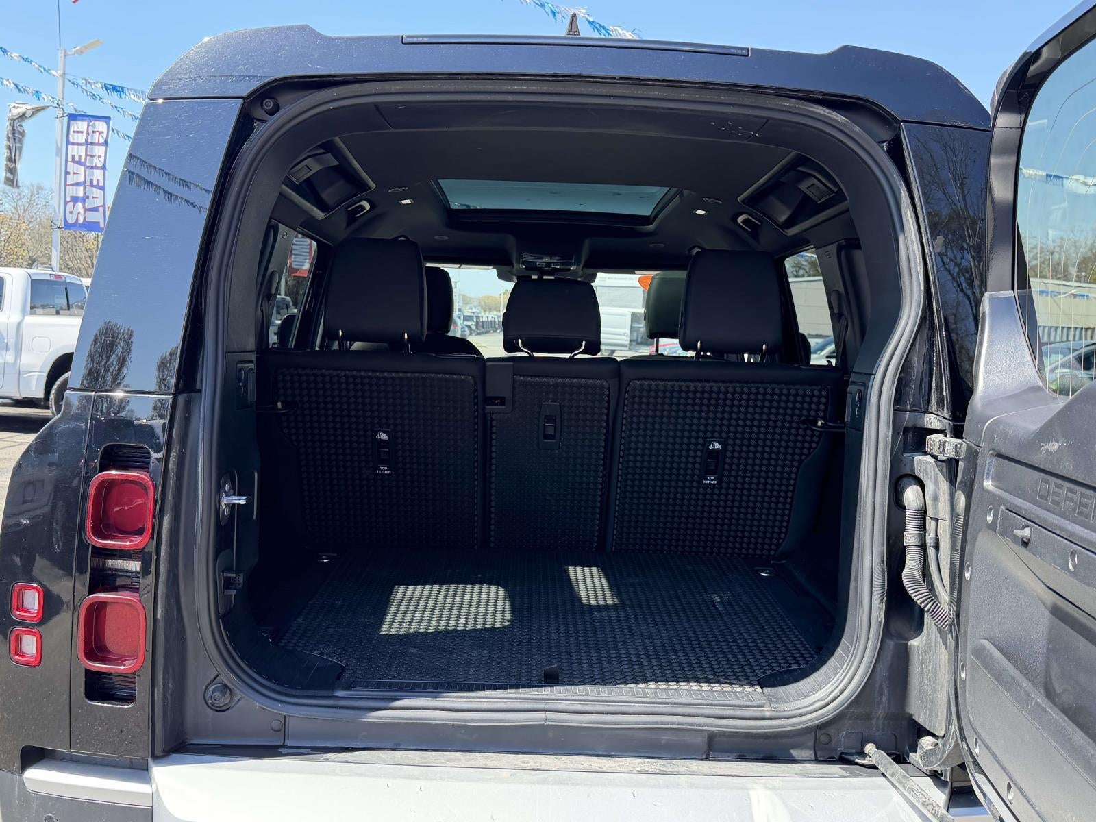 2025 Land Rover Defender 110 P300