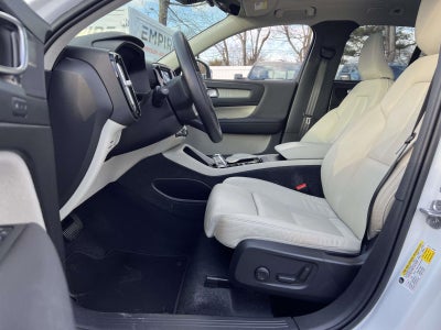2023 Volvo XC40 B5 Ultimate Bright Theme