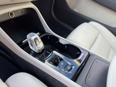 2023 Volvo XC40 B5 Ultimate Bright Theme
