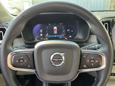 2023 Volvo XC40 B5 Ultimate Bright Theme