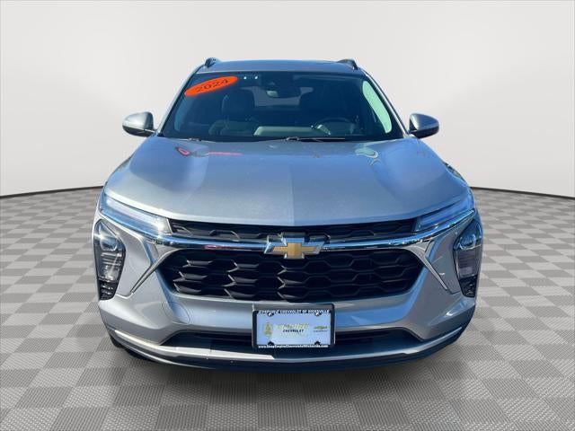 Used 2024 Chevrolet Trax LT with VIN KL77LHE2XRC188257 for sale in Hicksville, NY