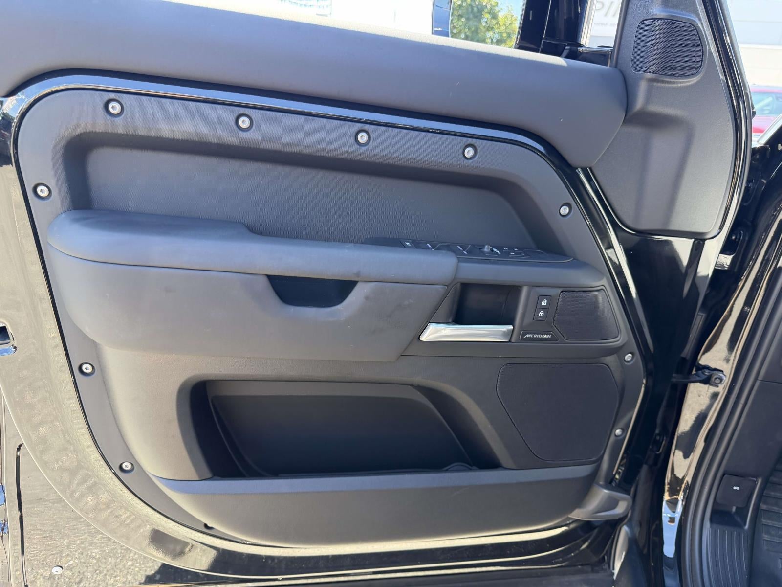 2025 Land Rover Defender S