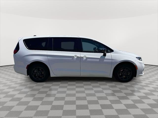 2024 Chrysler Pacifica Hybrid S Appearance Pkg